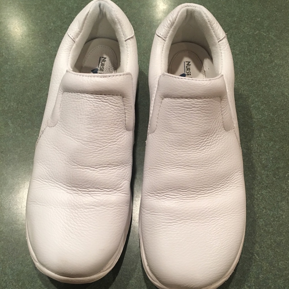 Nurse Mates Women’s Dove Leather shoes size 8.5